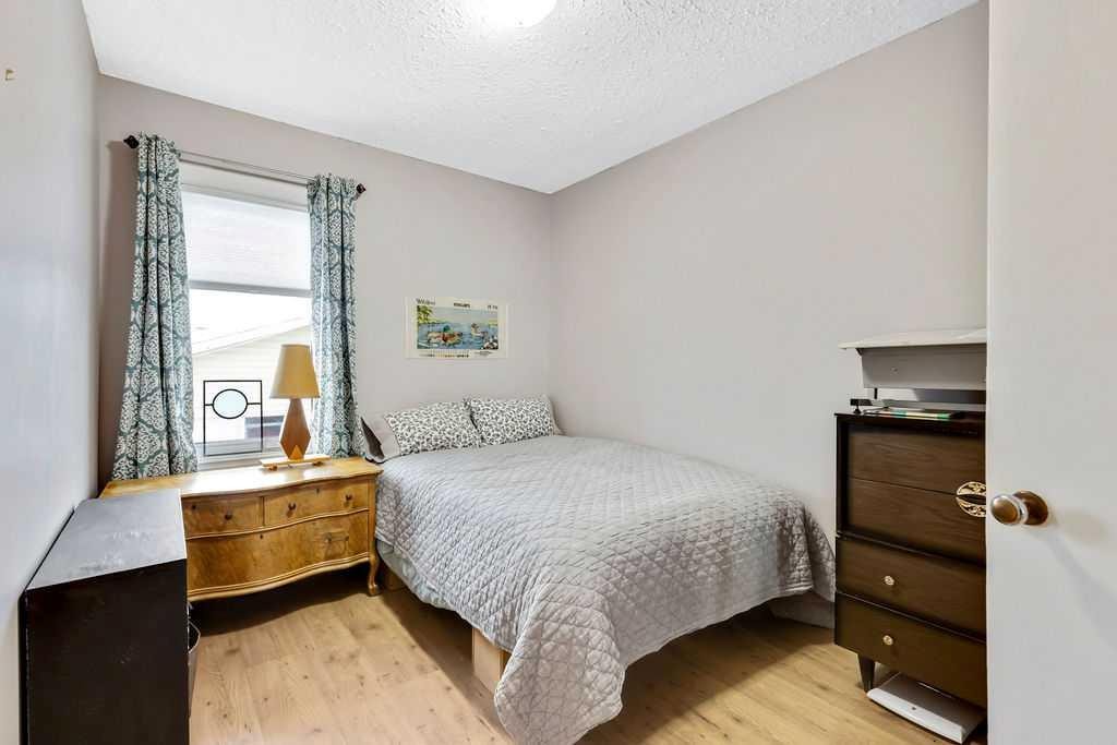 411 Mountain View Place, Longview, AB - Indoor Photo Showing Bedroom