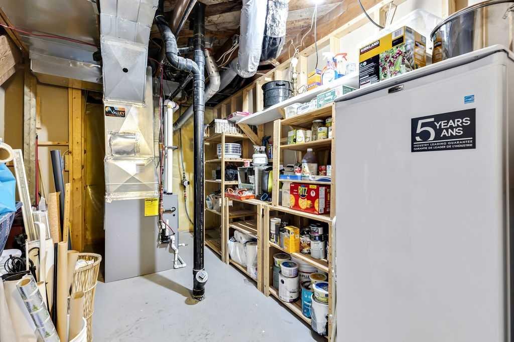 411 Mountain View Place, Longview, AB - Indoor Photo Showing Other Room