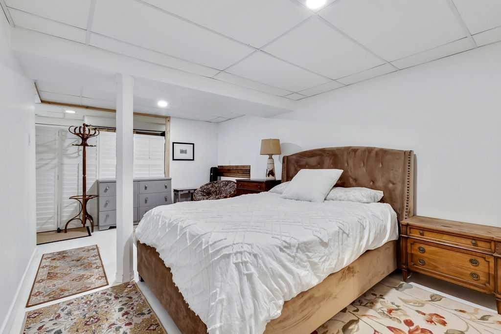 411 Mountain View Place, Longview, AB - Indoor Photo Showing Bedroom