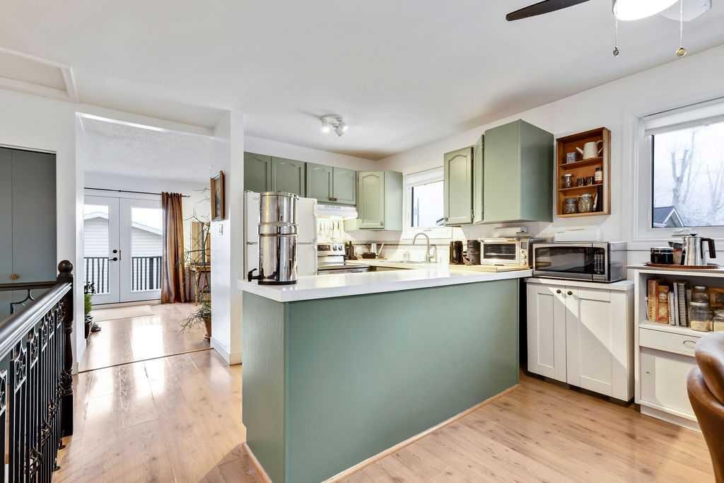 411 Mountain View Place, Longview, AB - Indoor Photo Showing Kitchen