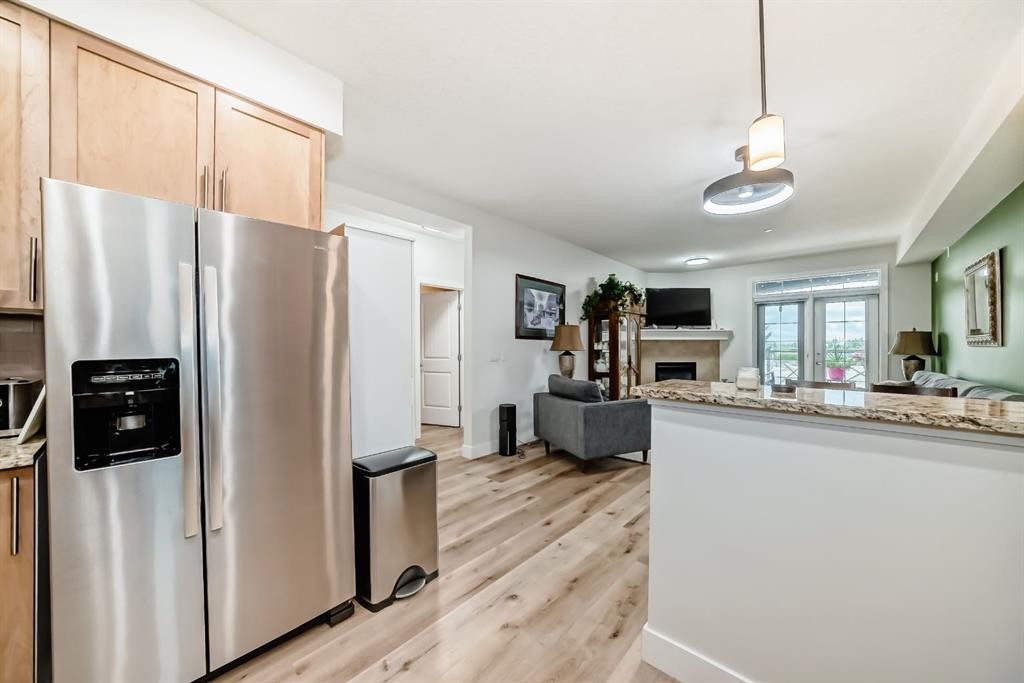 111-1005B Westmount Drive, Strathmore, AB - Indoor Photo Showing Kitchen