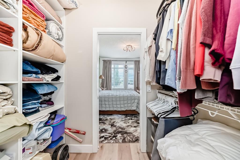 111-1005B Westmount Drive, Strathmore, AB - Indoor With Storage