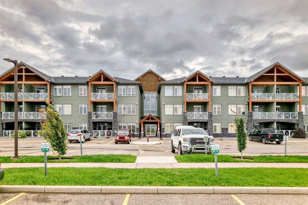 111-1005B Westmount Drive, Strathmore, AB - Outdoor With Facade
