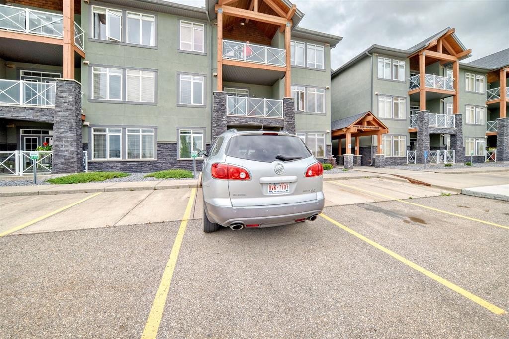 111-1005B Westmount Drive, Strathmore, AB - Outdoor With Facade
