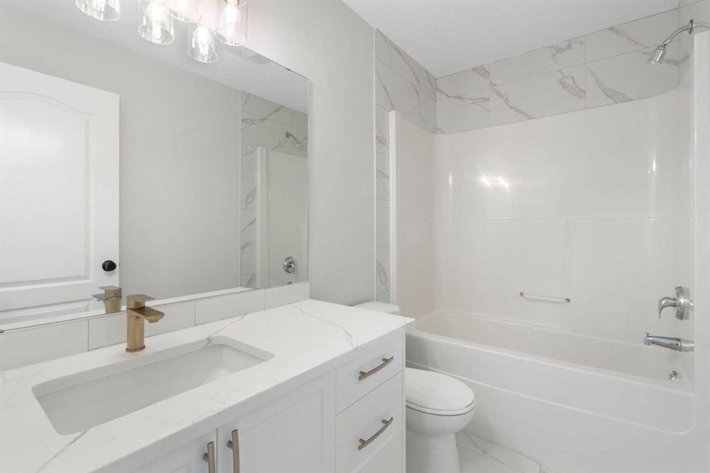 335 Hidden Creek Boulevard Nw, Calgary, AB - Indoor Photo Showing Bathroom