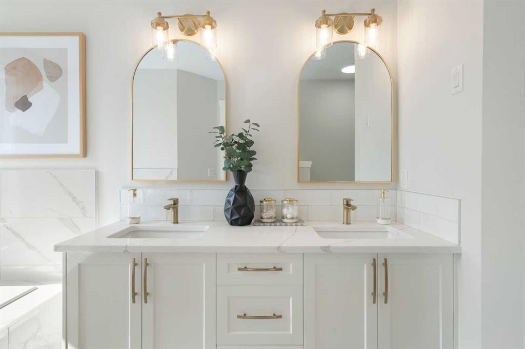 335 Hidden Creek Boulevard Nw, Calgary, AB - Indoor Photo Showing Bathroom