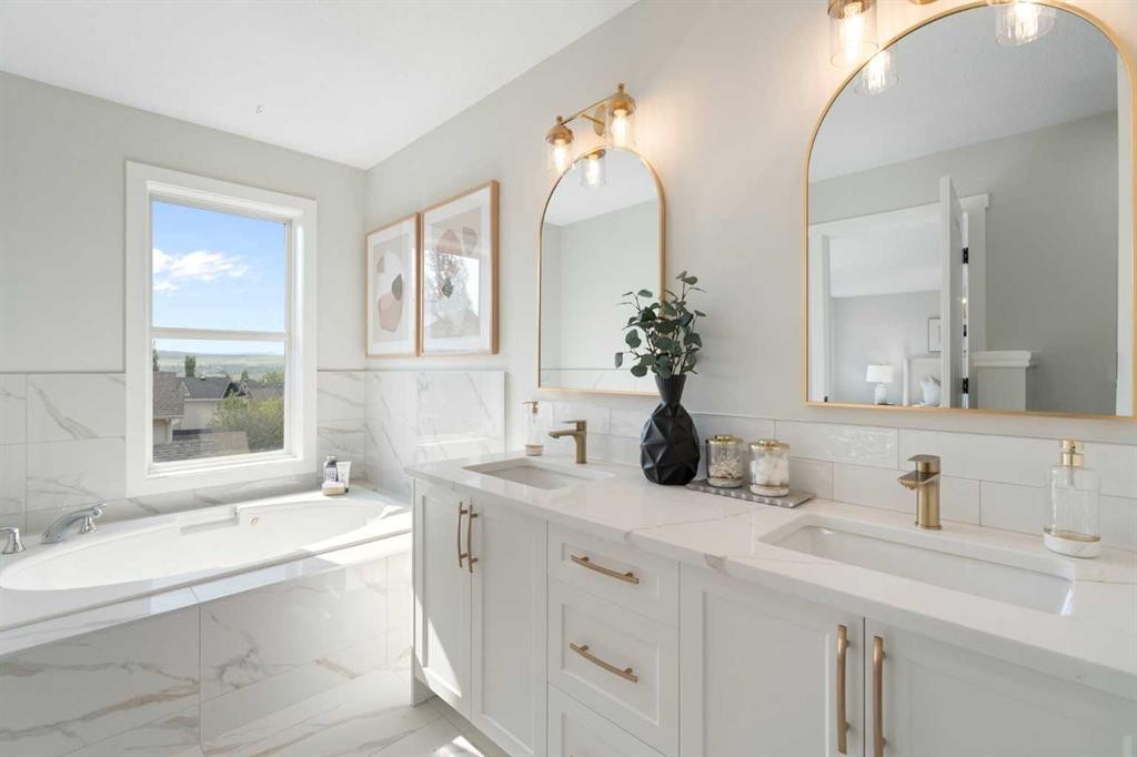 335 Hidden Creek Boulevard Nw, Calgary, AB - Indoor Photo Showing Bathroom