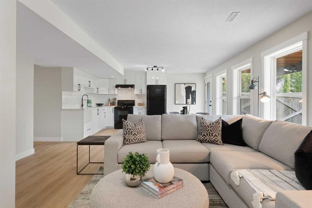 335 Hidden Creek Boulevard Nw, Calgary, AB - Indoor Photo Showing Living Room