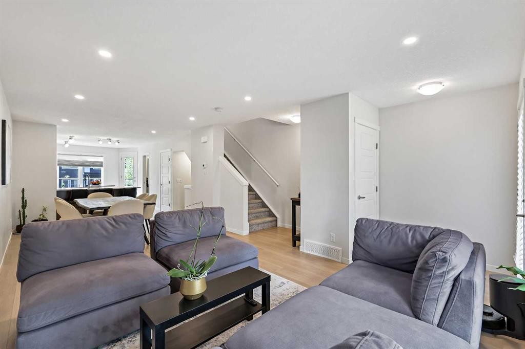 107-474 Seton Circle Se, Calgary, AB - Indoor Photo Showing Living Room