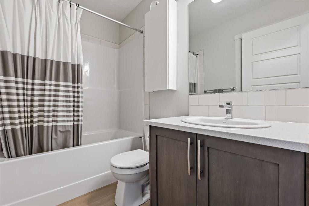 107-474 Seton Circle Se, Calgary, AB - Indoor Photo Showing Bathroom