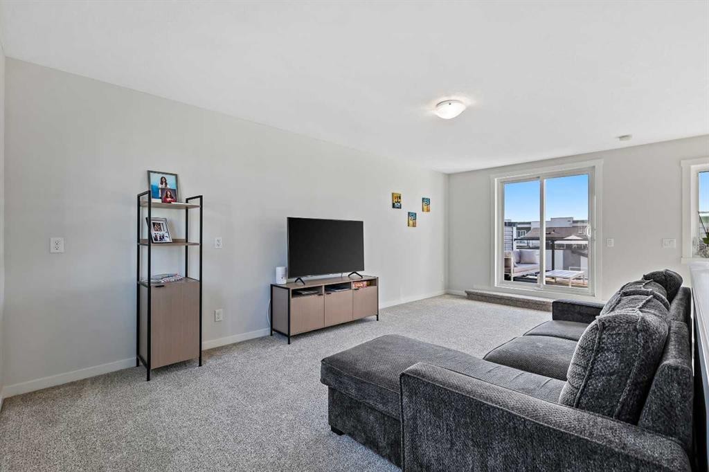 107-474 Seton Circle Se, Calgary, AB - Indoor Photo Showing Living Room