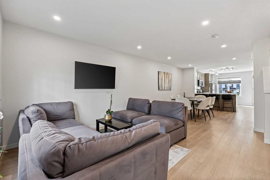 107-474 Seton Circle Se, Calgary, AB - Indoor Photo Showing Living Room