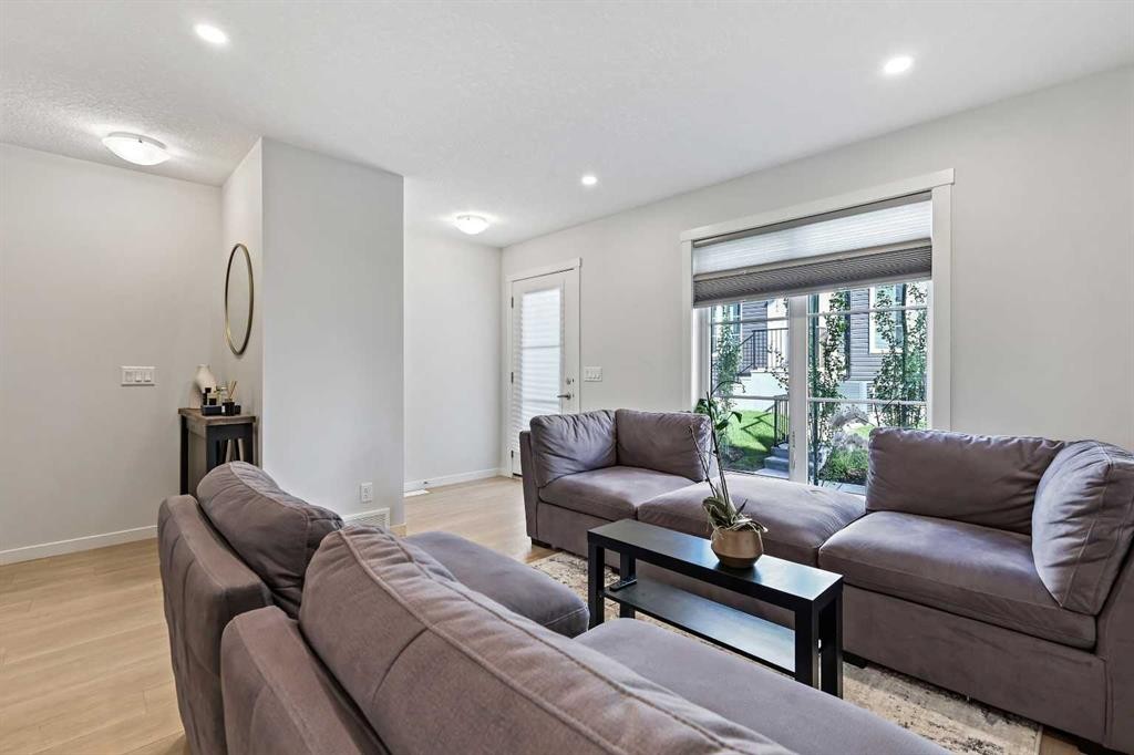107-474 Seton Circle Se, Calgary, AB - Indoor Photo Showing Living Room