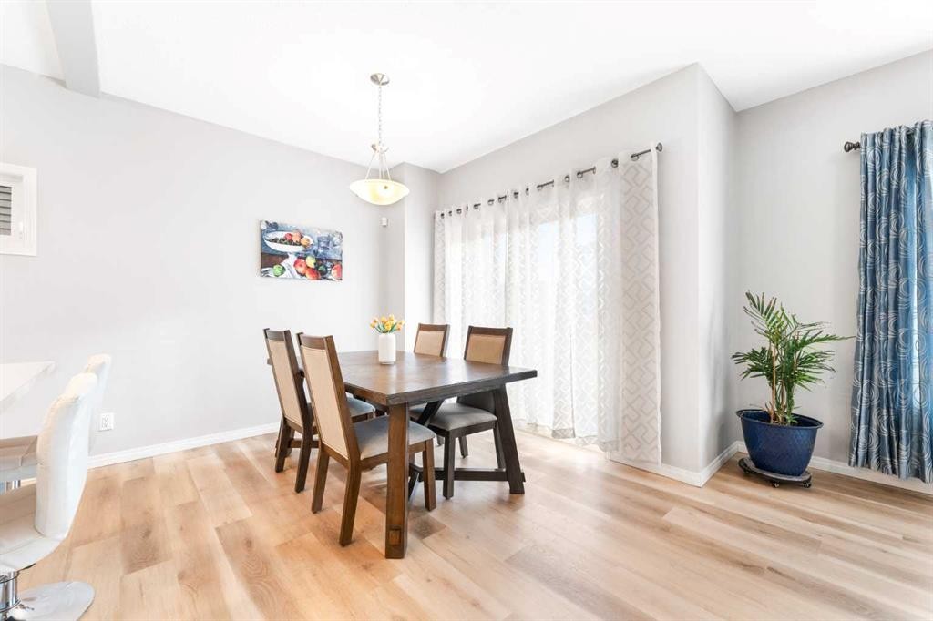 13 Walcrest Way Se, Calgary, AB - Indoor Photo Showing Dining Room