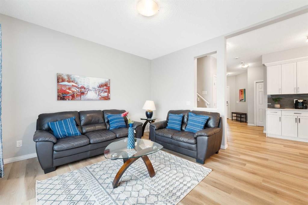 13 Walcrest Way Se, Calgary, AB - Indoor Photo Showing Living Room