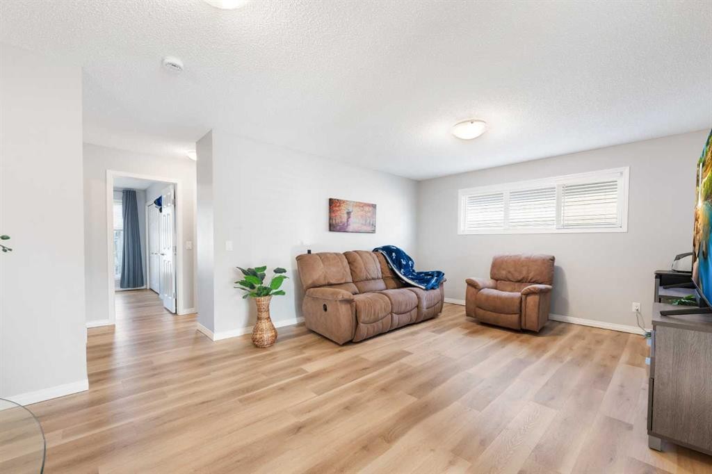 13 Walcrest Way Se, Calgary, AB - Indoor Photo Showing Other Room
