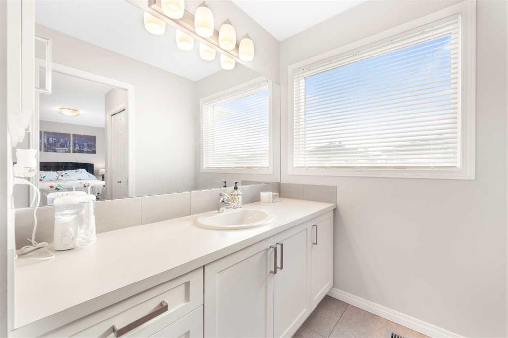 13 Walcrest Way Se, Calgary, AB - Indoor Photo Showing Bathroom