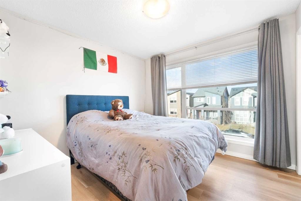 13 Walcrest Way Se, Calgary, AB - Indoor Photo Showing Bedroom