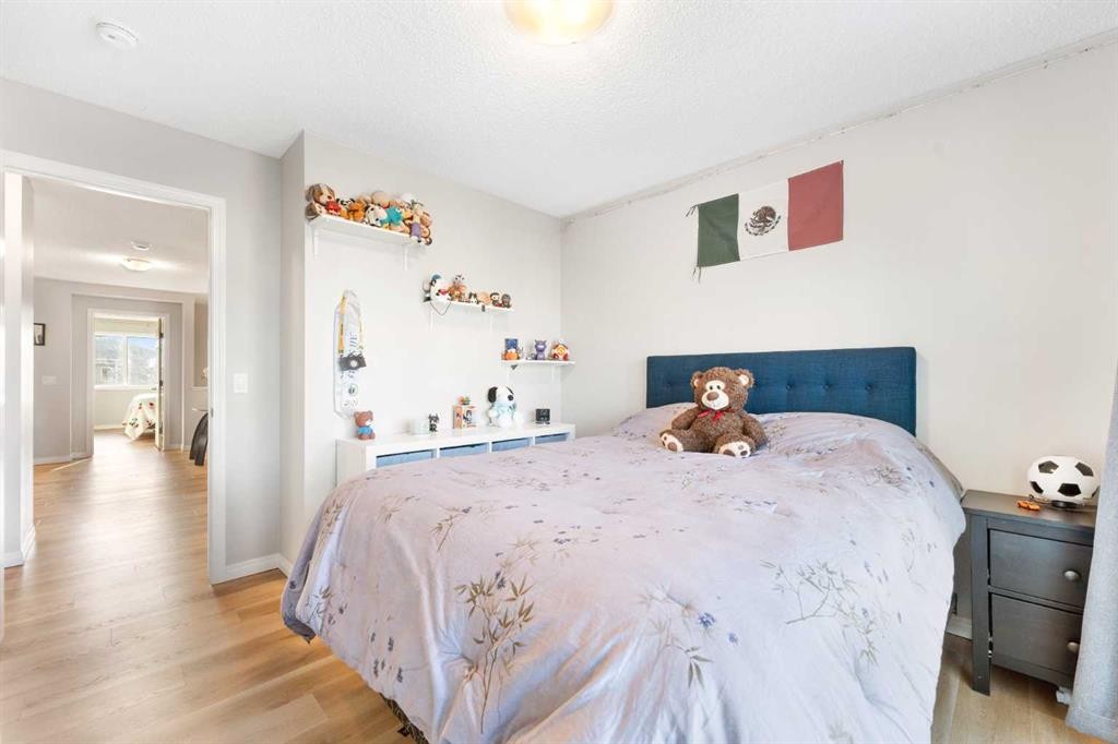 13 Walcrest Way Se, Calgary, AB - Indoor Photo Showing Bedroom