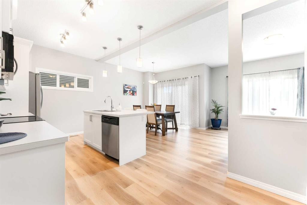 13 Walcrest Way Se, Calgary, AB - Indoor Photo Showing Kitchen