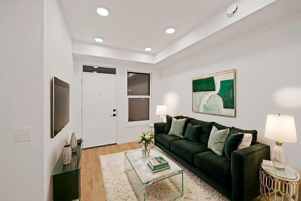 572 Seton Circle, Calgary, AB - Indoor Photo Showing Living Room