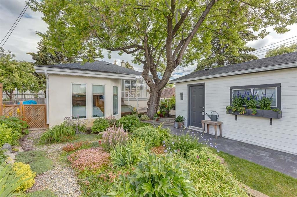 817 17 Avenue Se, Calgary, AB - Outdoor