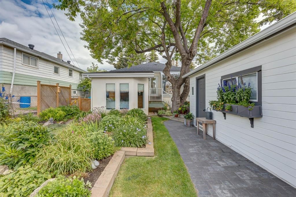 817 17 Avenue Se, Calgary, AB - Outdoor