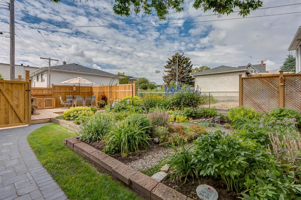 817 17 Avenue Se, Calgary, AB - Outdoor With Deck Patio Veranda