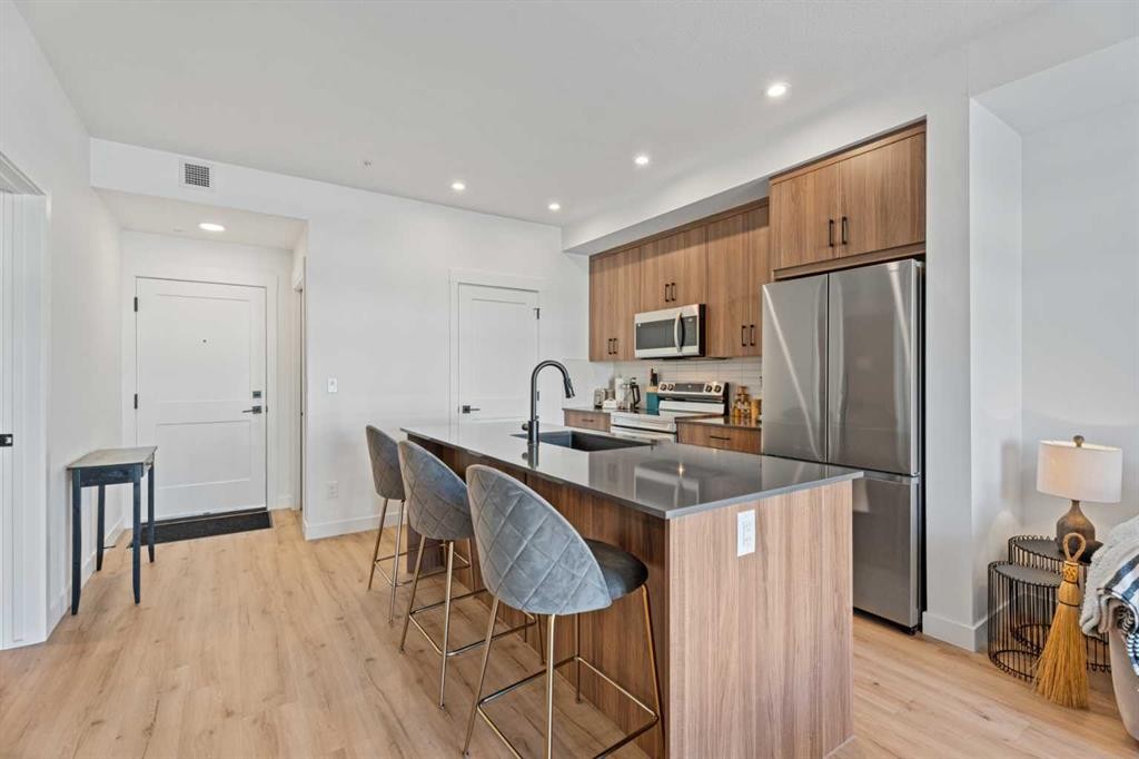 215-70 Sage Hill Walk Nw, Calgary, AB - Indoor Photo Showing Kitchen With Stainless Steel Kitchen With Upgraded Kitchen
