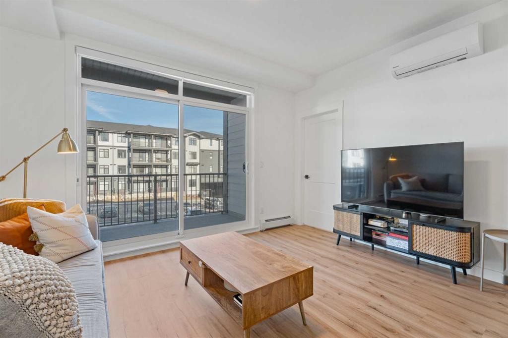215-70 Sage Hill Walk Nw, Calgary, AB - Indoor Photo Showing Living Room