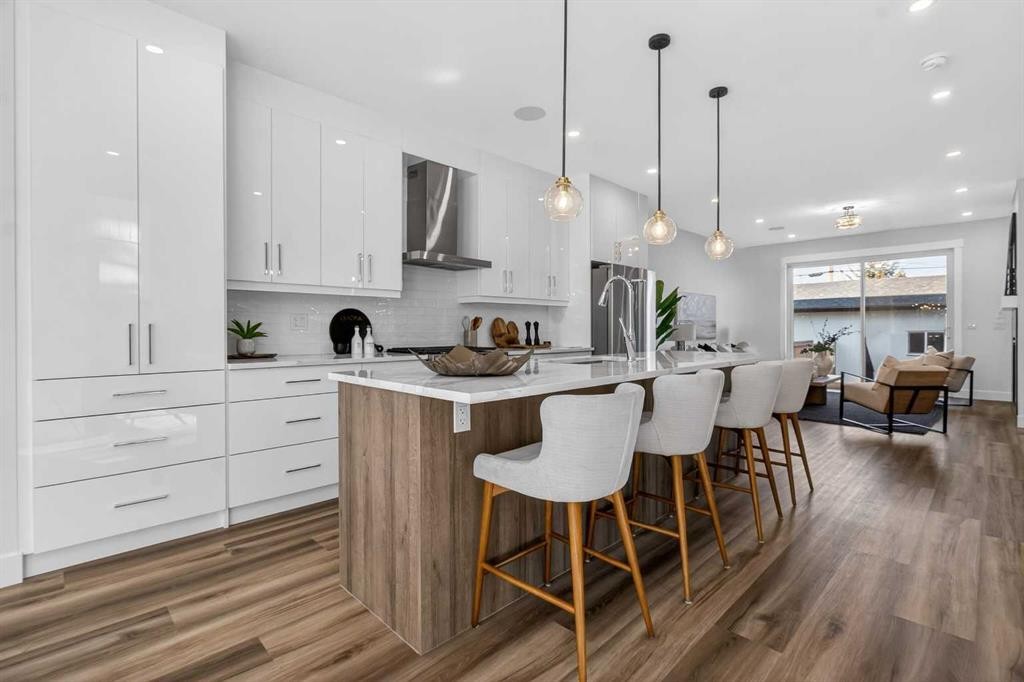 430 33 Avenue Nw, Calgary, AB - Indoor