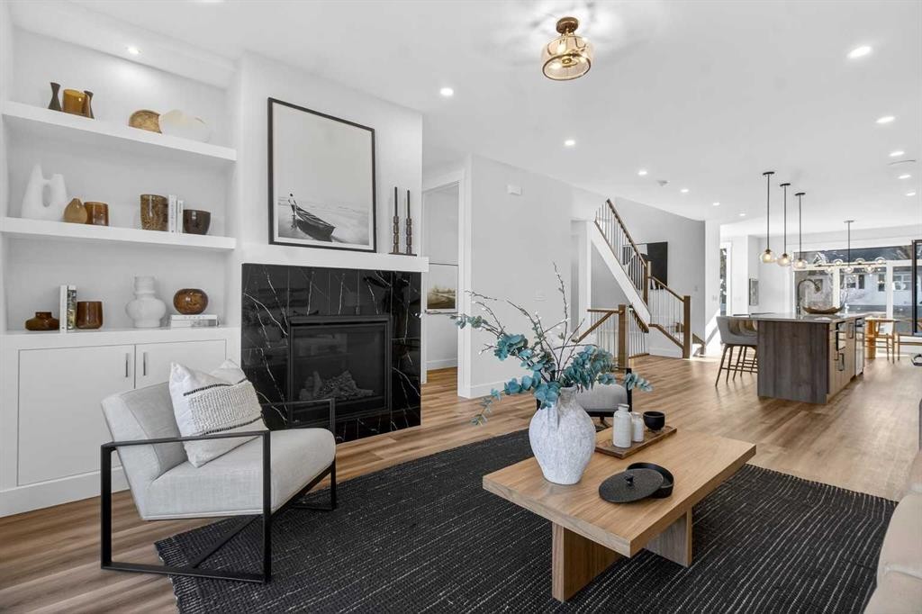 430 33 Avenue Nw, Calgary, AB - Indoor Photo Showing Living Room With Fireplace