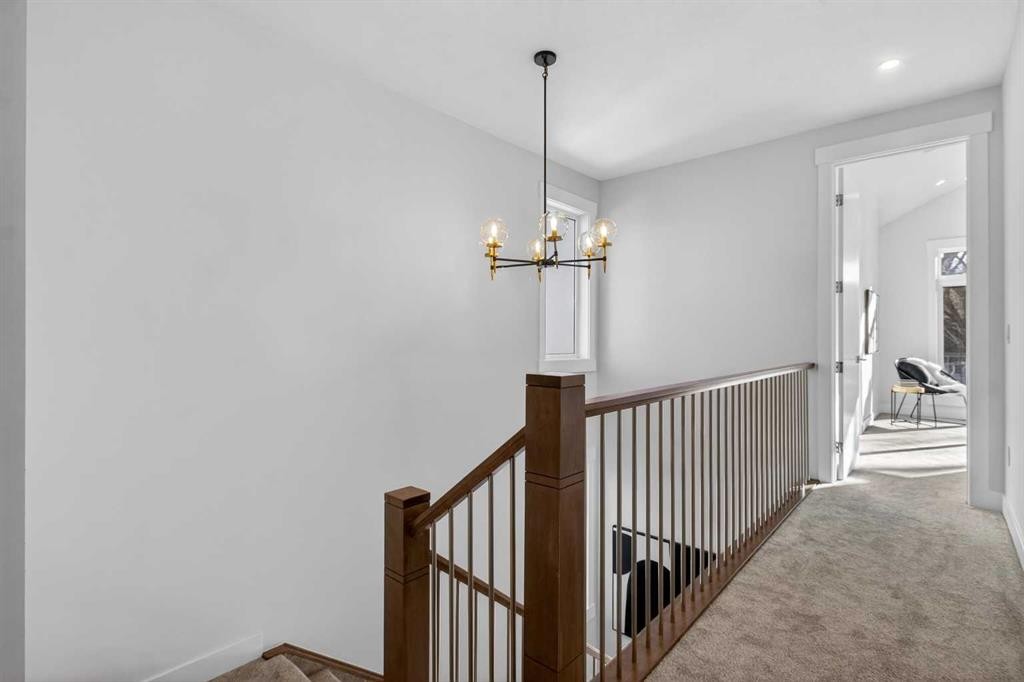 430 33 Avenue Nw, Calgary, AB - Indoor Photo Showing Other Room