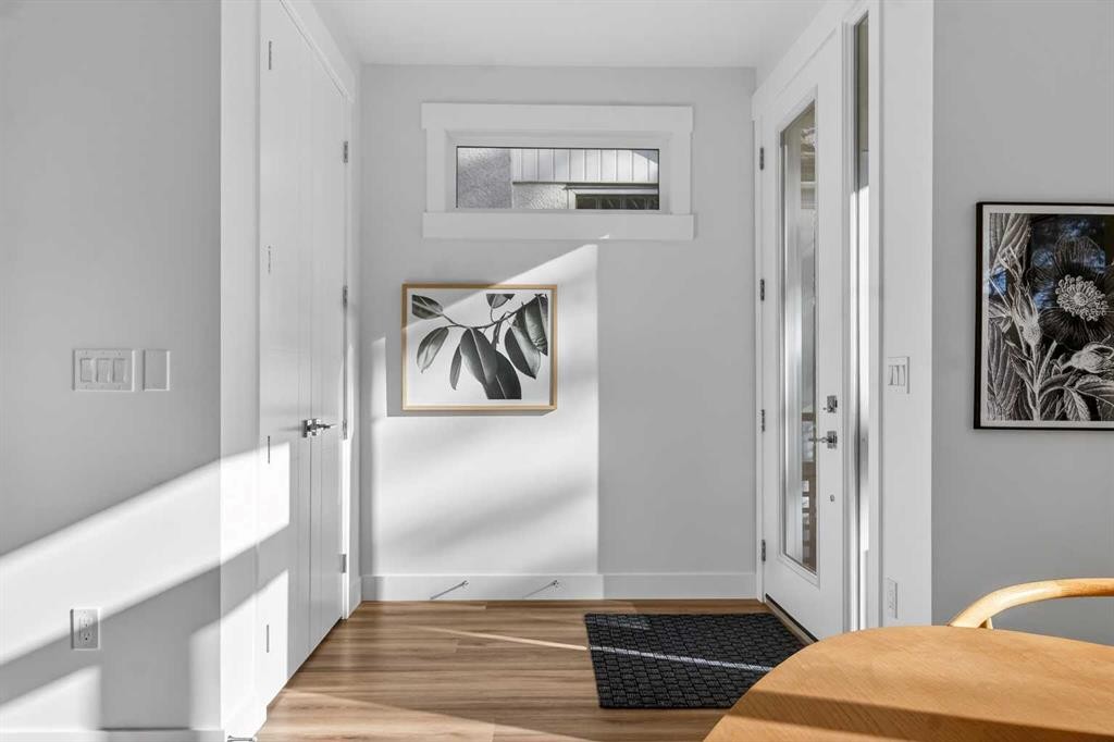 430 33 Avenue Nw, Calgary, AB - Indoor