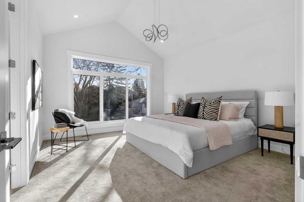 430 33 Avenue Nw, Calgary, AB - Indoor Photo Showing Bedroom