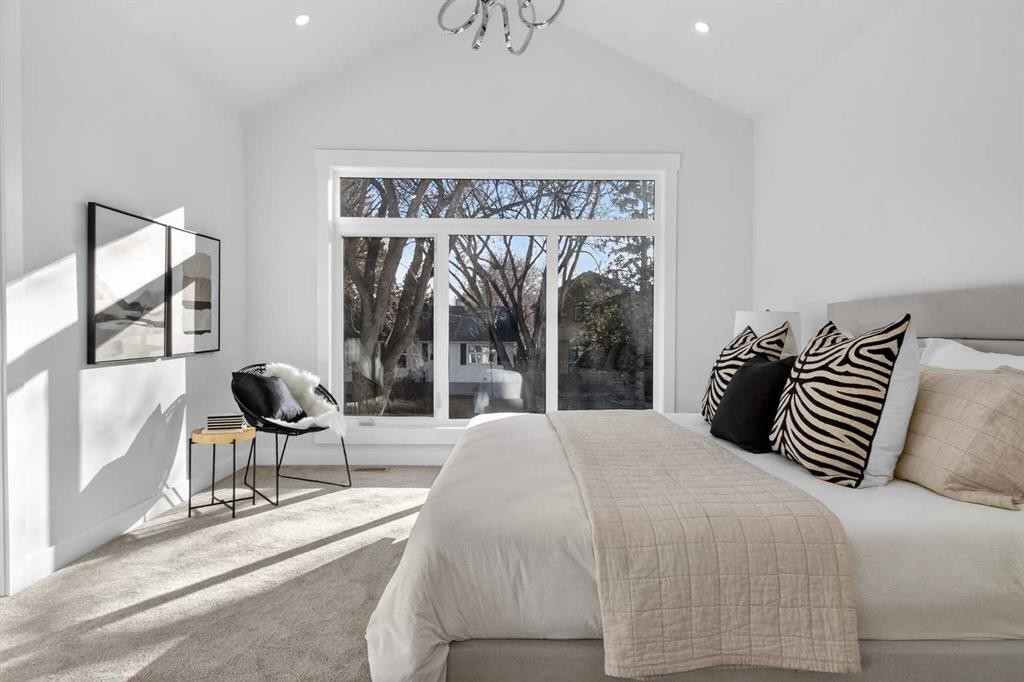 430 33 Avenue Nw, Calgary, AB - Indoor Photo Showing Bedroom