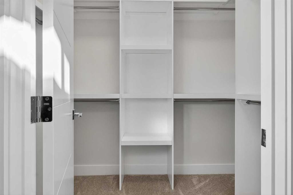 430 33 Avenue Nw, Calgary, AB - Indoor With Storage