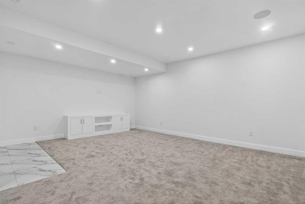 430 33 Avenue Nw, Calgary, AB - Indoor Photo Showing Other Room