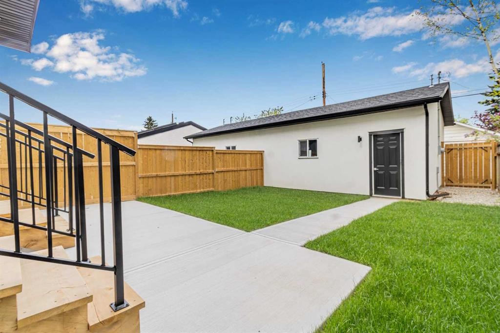 430 33 Avenue Nw, Calgary, AB - Outdoor
