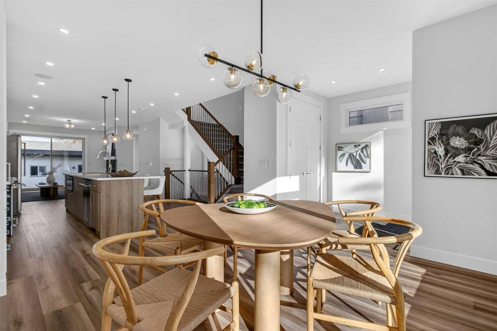 430 33 Avenue Nw, Calgary, AB - Indoor Photo Showing Dining Room