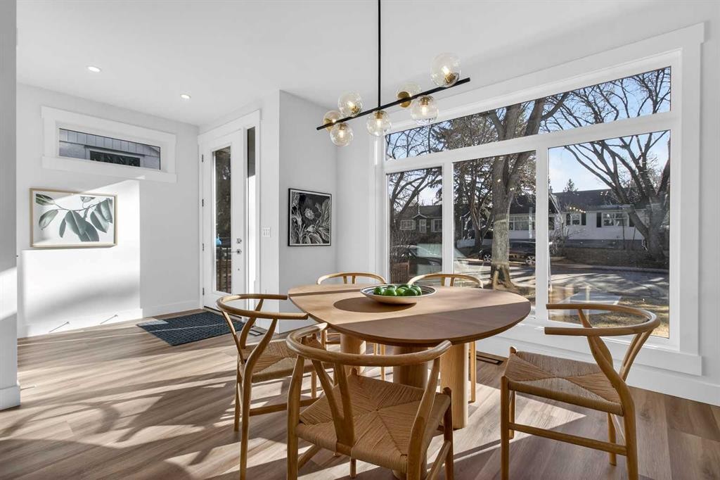 430 33 Avenue Nw, Calgary, AB - Indoor Photo Showing Dining Room