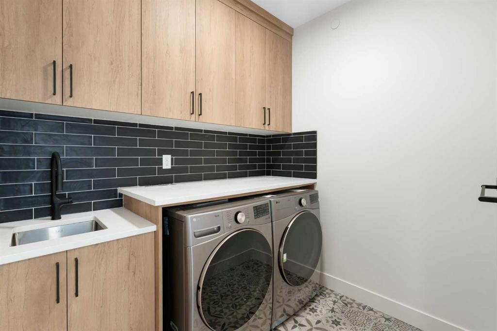 150 Muirfield Boulevard, Lyalta, AB - Indoor Photo Showing Laundry Room