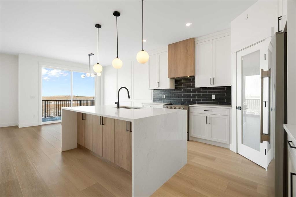 150 Muirfield Boulevard, Lyalta, AB - Indoor Photo Showing Kitchen With Upgraded Kitchen