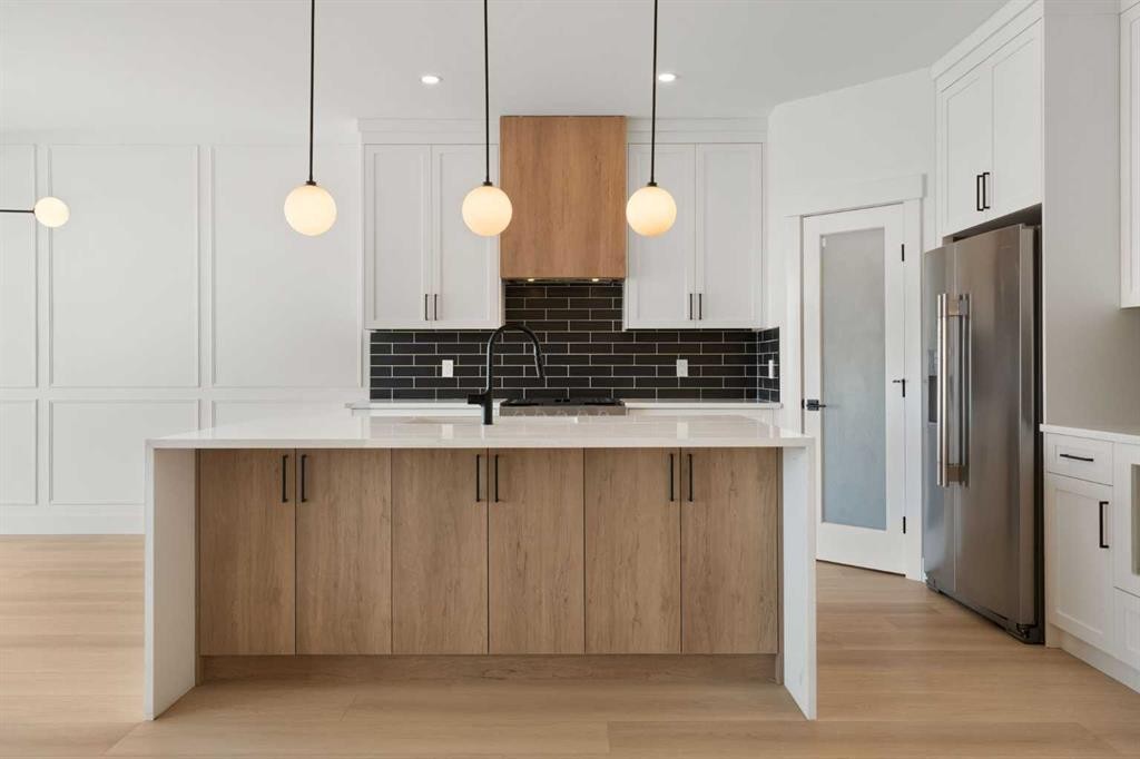 150 Muirfield Boulevard, Lyalta, AB - Indoor Photo Showing Kitchen With Upgraded Kitchen