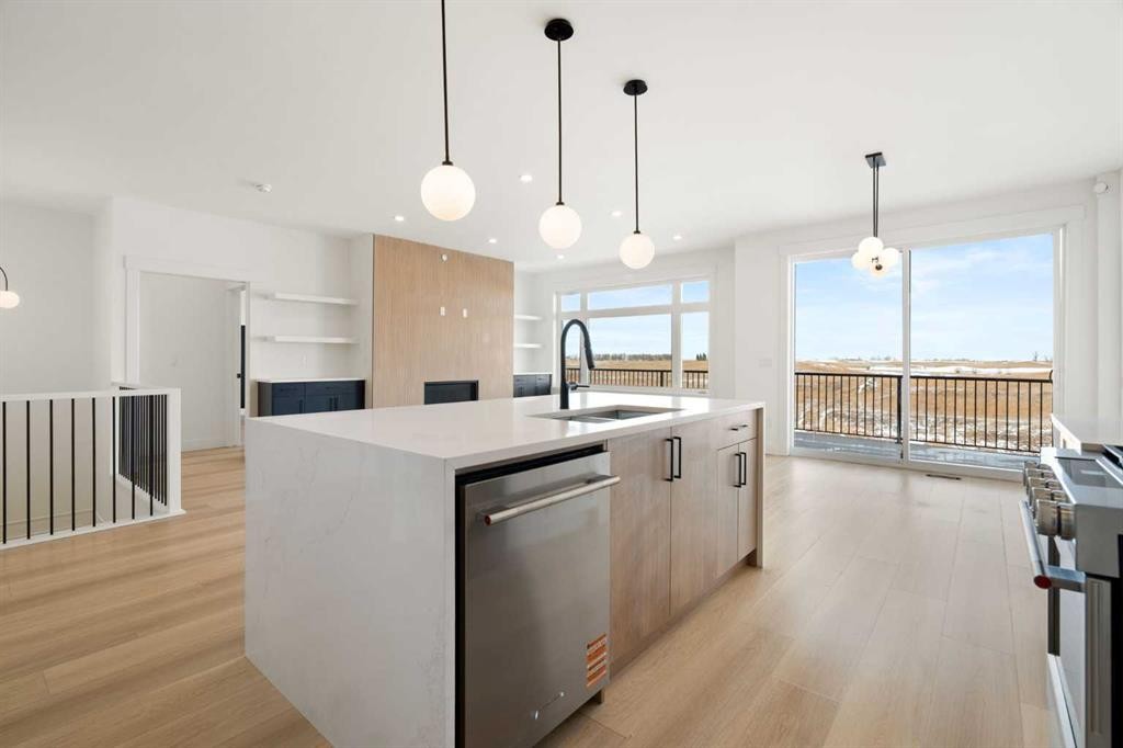 150 Muirfield Boulevard, Lyalta, AB - Indoor Photo Showing Kitchen With Upgraded Kitchen