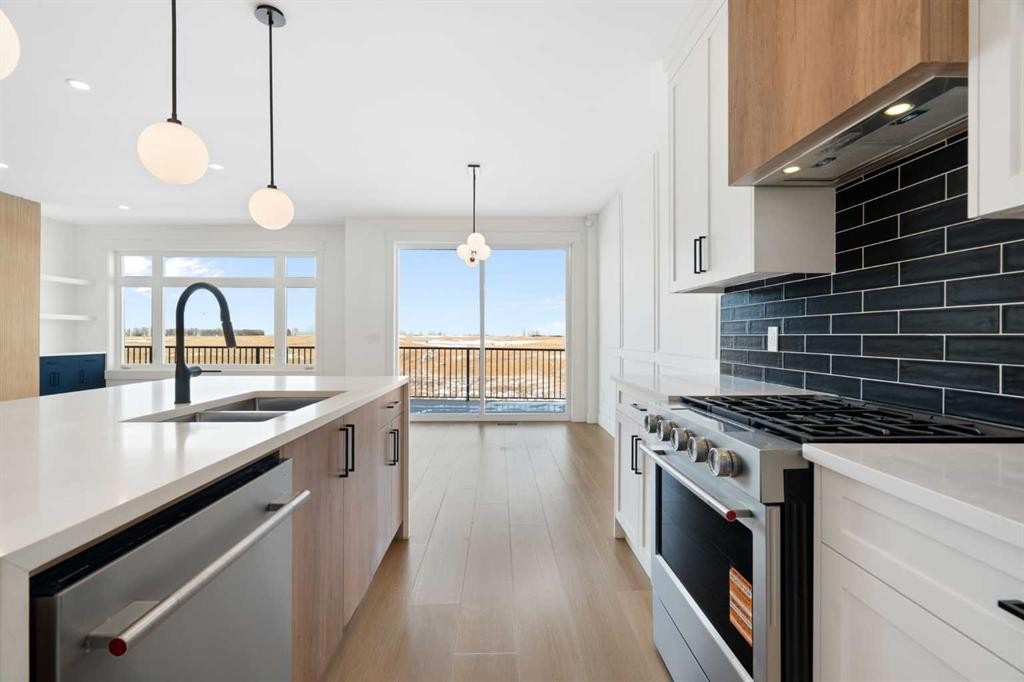 150 Muirfield Boulevard, Lyalta, AB - Indoor Photo Showing Kitchen With Double Sink With Upgraded Kitchen