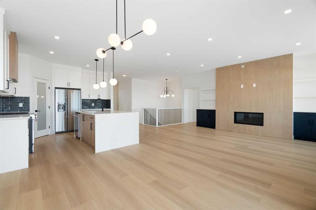 150 Muirfield Boulevard, Lyalta, AB - Indoor Photo Showing Kitchen With Upgraded Kitchen