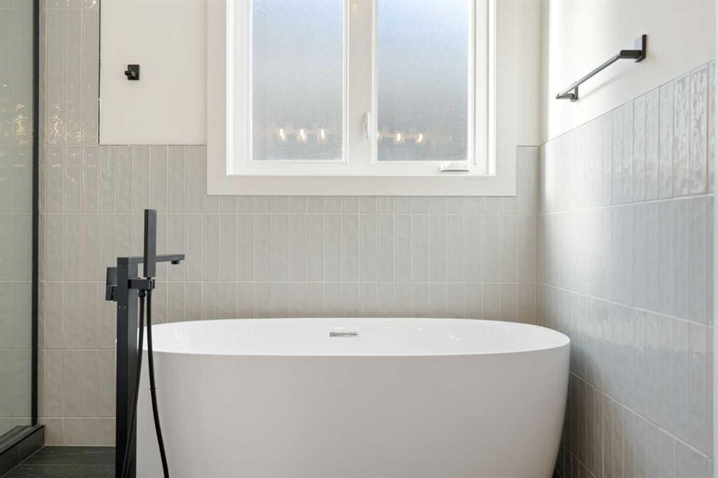 150 Muirfield Boulevard, Lyalta, AB - Indoor Photo Showing Bathroom