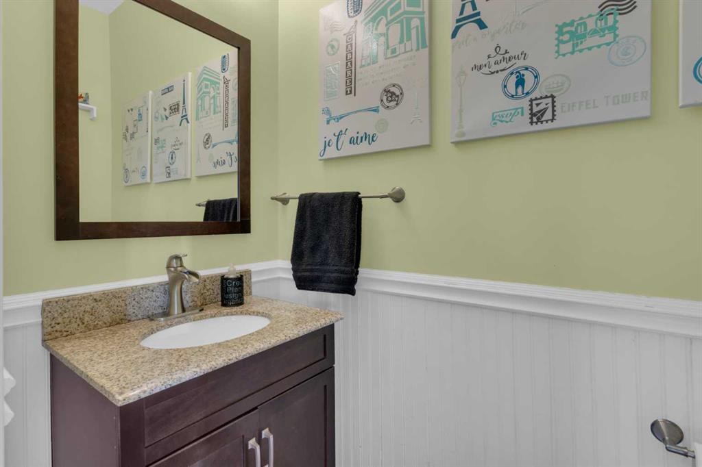 605-620 Luxstone Landing Sw, Airdrie, AB - Indoor Photo Showing Bedroom