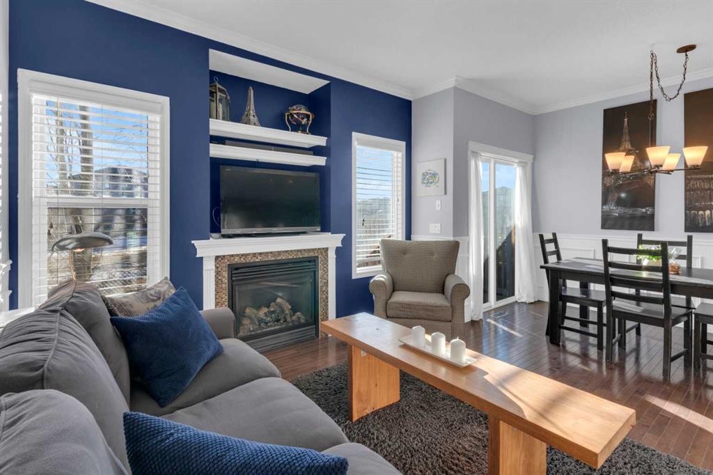 605-620 Luxstone Landing Sw, Airdrie, AB - Indoor Photo Showing Living Room